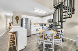 Tropical Isle 207 Beautiful Beach Villa with Loft ~ Sleeps 6~FREE BEACH SVC