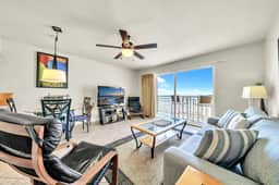Pelican Isle 404 - 1 BR+hall bunks-2Bath Sleeps 6 - Ocean front with Balcony