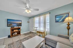 105 Tropical Isle Cozy Gulfside Condo ~ Beach Svc Included ~ AUG SALE - Image 4