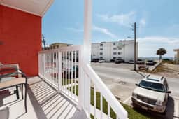 203 Tropical Isle~1 Bedrm 1 Bath BeachBungalow~Great Rates-Sleeps 5~ AUG SALE - Image 2