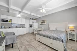202 Tropical Isle Studio Suite- Steps to Beach! AUG SALE - Image 2