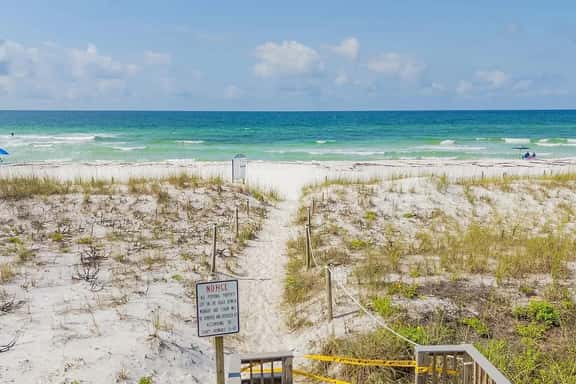 102 Aqua Villa~Beach Front~Dog Friendly~FREE DAILY PASSES~FREE BEACH SERVICE - Image 1