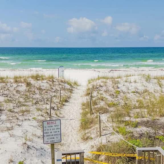 102 Aqua Villa~Beach Front~Dog Friendly~FREE DAILY PASSES~FREE BEACH SERVICE - Image 1