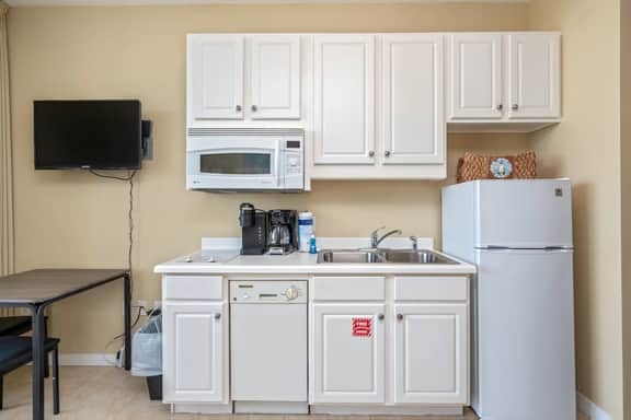 Gulfside Villa 308 Beachside Studio with Island Views & Resort Amenities