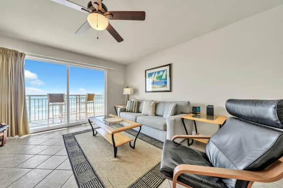 Pelican Isle 404 - 1 BR+hall bunks-2Bath Sleeps 6 - Ocean front with Balcony