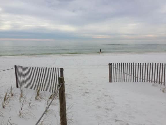 Aqua Villa 102~Beach Front~Dog Friendly~FREE DAILY PASSES~FREE BEACH SERVICE